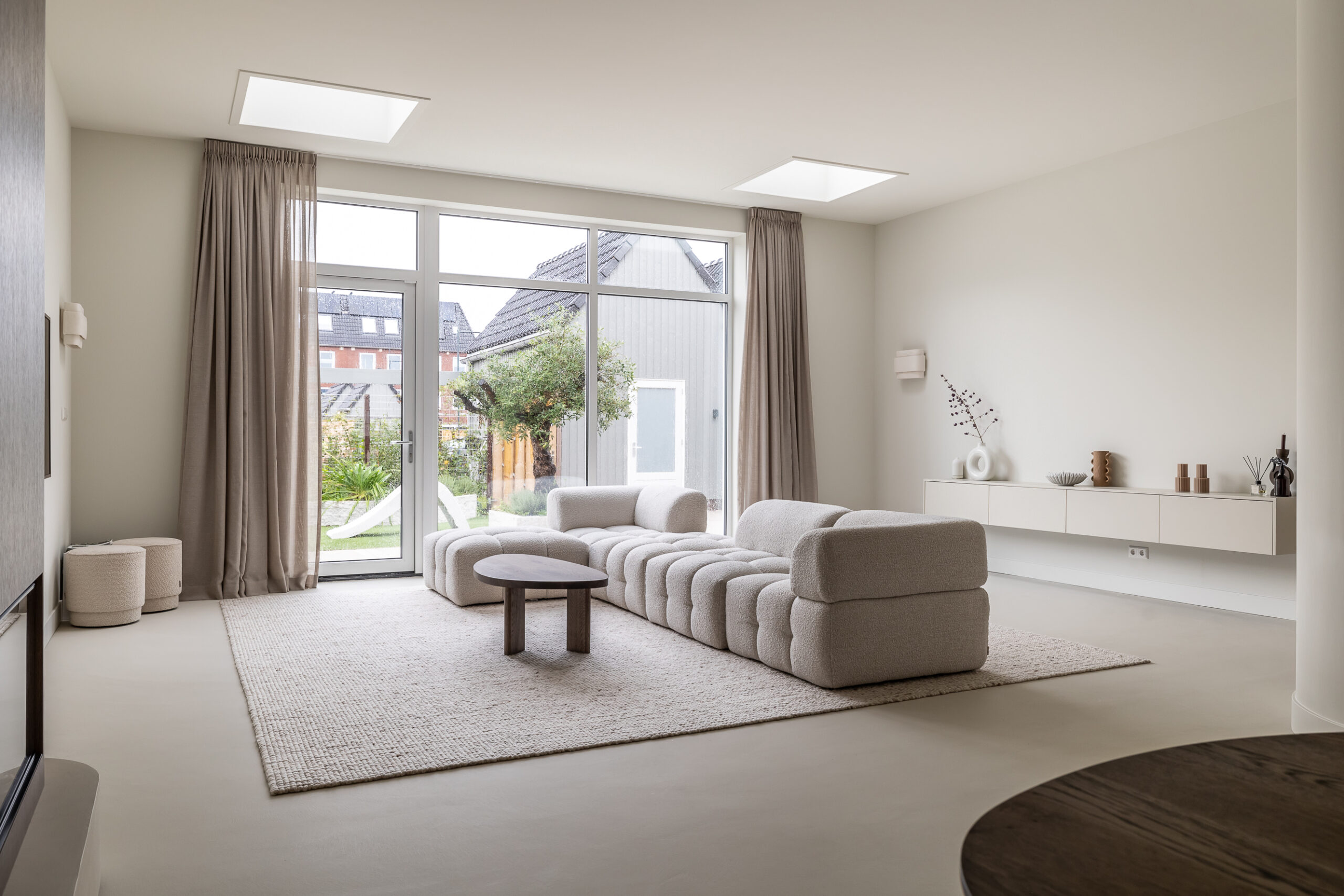 Gietvloer Japandi woonkamer